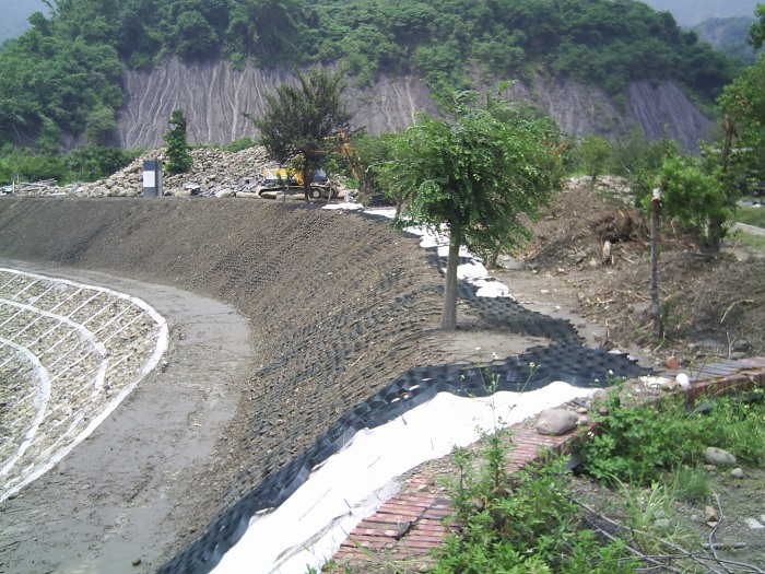 土工格室現場鋪設