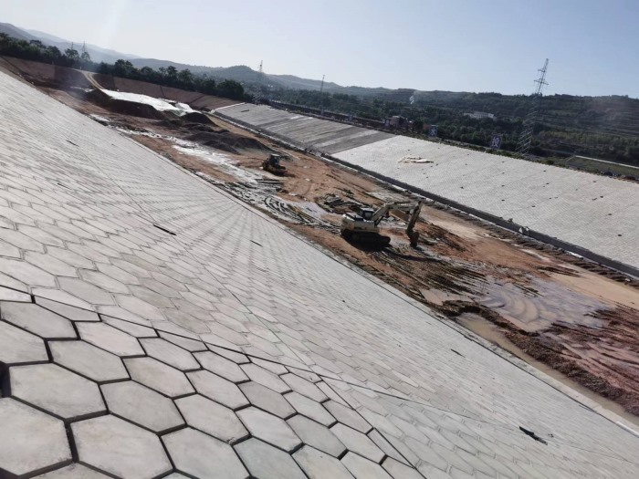 小型蓄水池施工現場